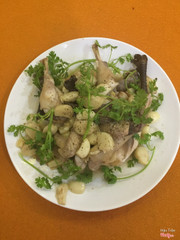 hãy đén Đồng Gia Quán để được thưởng thức món gà tre hấp tỏi ngon tuyệt vời