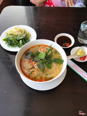 Món bún Huế Chay đầy dầu mặc dù khách đã nói nước trong rất nhiều lần. Có 2 miếng trả 2,5 miếng tàu hủ ki giá 30k.