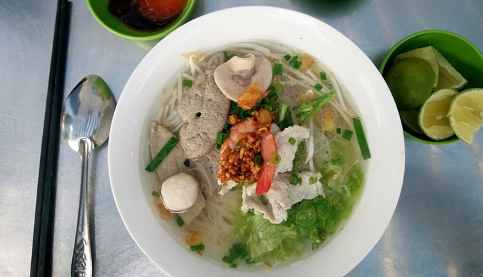 Quyên - Hủ Tiếu Mì, Hoành Thánh & Sườn Kho