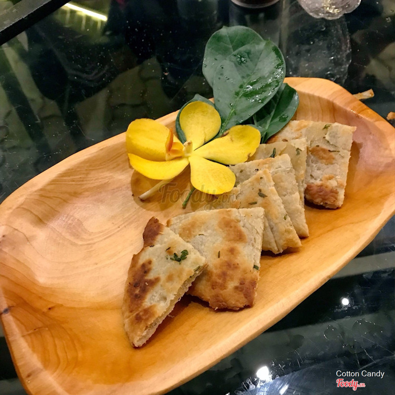 Bánh mì ăn kèm sốt cà ri