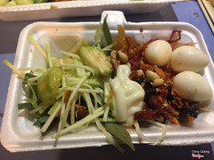 Phần bánh tráng trộn me 20 k