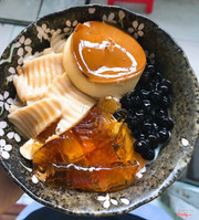 Thè với bánh Flan