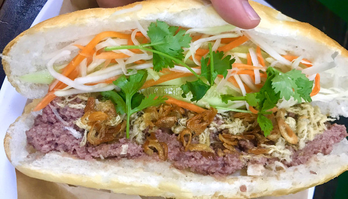 Tiệm Cô Thìn - Bánh Mì & Xôi