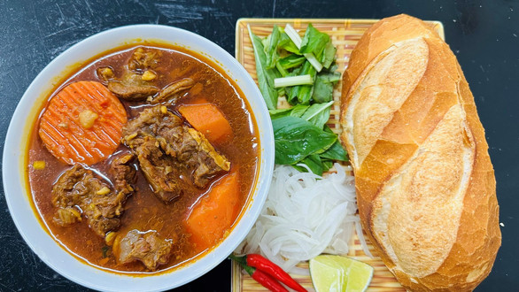 Bánh Mì Tô - Bò Kho & Xíu Mại & Lagu Gà  - Đường D5