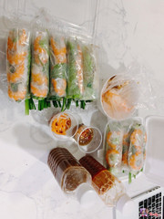 Nguyên bàn tiệc 2 người ăn 1 lần no 2 bữa