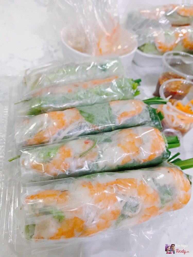 Gỏi cuốn tôm cho ai ít mê thịt (đè mấy cuốn tai heo đó chứ k hiền gì :p)