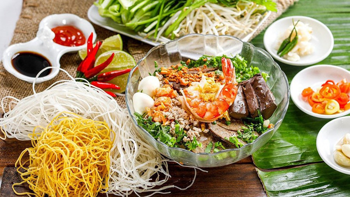 Huỳnh Vân Hủ Tiếu Nam Vang - Lê Văn Sỹ