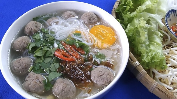 Tấn Phát - Hủ Tiếu Bò Viên & Bún Bò Viên - Trần Phú