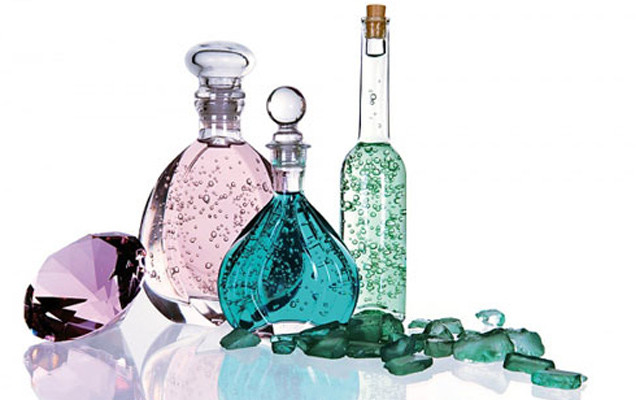 Thế Giới Nước Hoa - Cách Mạng Tháng 8