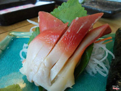 Sashimi ốc đỏ
