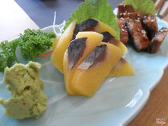 
Sashimi cá trích ép trứng