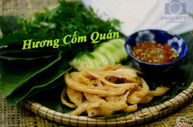 Nem tai thính thơm giòn sần sật.Một miếng bánh tránh dẻo thêm chút rau thơm cuốn vài miếng tai,chấm với chút nước chua ngọt cay nhẹ....Ôi chao là vị giác,thính giác,thị giác...được thăng hoa!