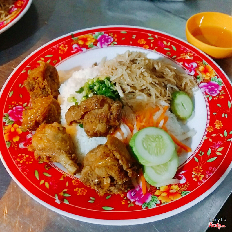 Cơm gà chiên mắm + bì