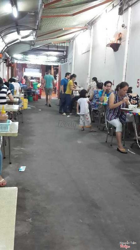 Ngồi dọc cả con hẻm