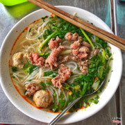 Bún bò tái