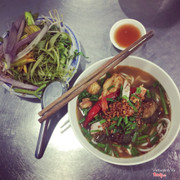 Mình thường đi với mẹ , nên ít ăn Lẩu . Gọi tô bún mắm bình thường 35k là no khó thở luôn r 🤤