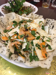 Nộm hũ dừa hải sản