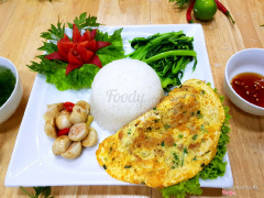 CƠM TRỨNG ĐÚC THỊT: Trứng đúc thịt mềm và ngon, trứng rán vàng thơm lừng, hương vị rất kích thích, lại đầy đủ chất dinh dưỡng.
