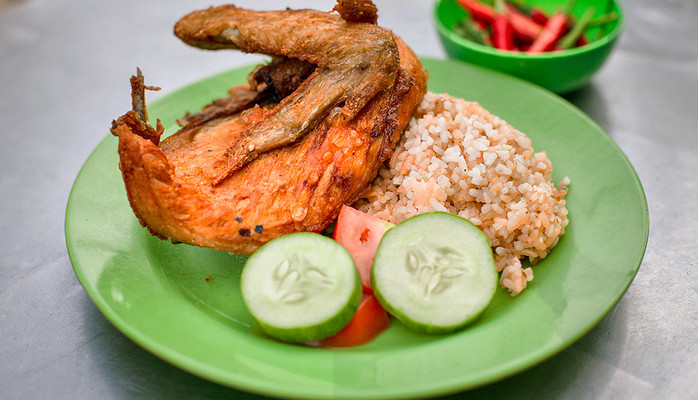 Tuyết Trinh - Cơm Chiên Gà Xối Mỡ & Cơm Bò Xào