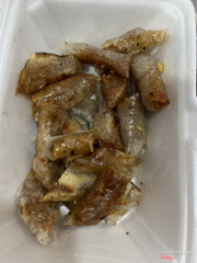 Bán nhớp nhúa! Tóc mấy sợi trong bánh! Xoài bòkho mà có mấy sợi, bánh khô thì hôi dở! Dẹp cha đi ! Đừng oder nữa 