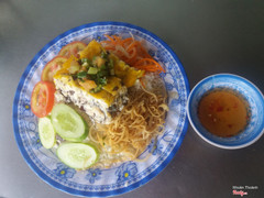 Cơm tấm Bì Chả
Bao gồm: Bì + Chả, cà chua, dưa leo, đồ chua, nước mắm mặn ngọt 