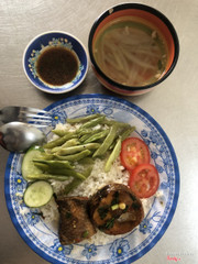 Cơm Trưa - Cá Lóc Kho Tộ
Bao Gồm: Cá Lóc kho, đồ xào, canh
