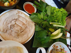 Thịt luộc cuốn bánh tráng