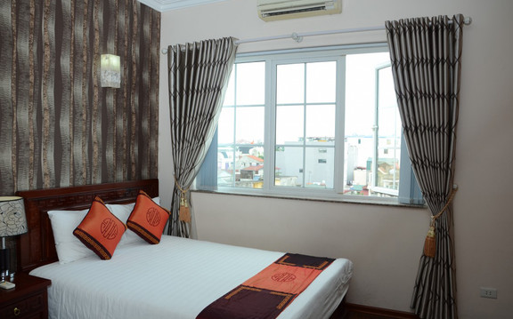 Serendipity Hotel - Chân Cầm