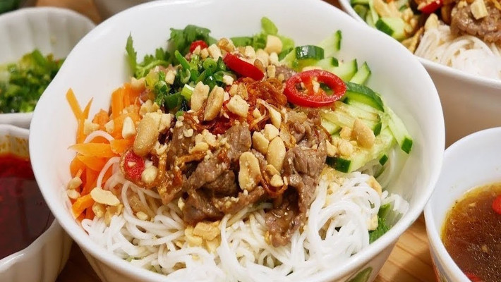 Uyên Food & Drink - Bún Thịt Bò Xào & Trà Sữa - Cư Xá Phú Lâm A