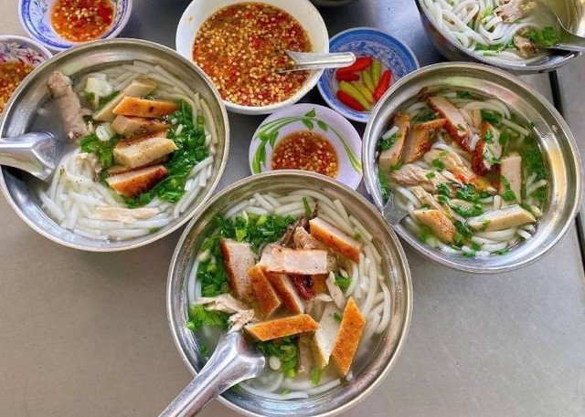 Bún Cá Tầm - Bùi Thị Xuân