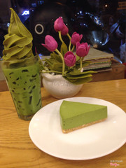 Matcha latte and match cheese cake