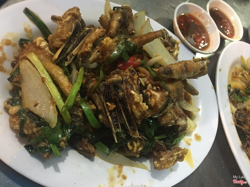 chân gà quái thú