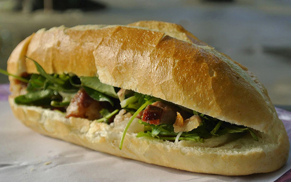 Bánh Mì Thịt Nướng & Nem Nướng