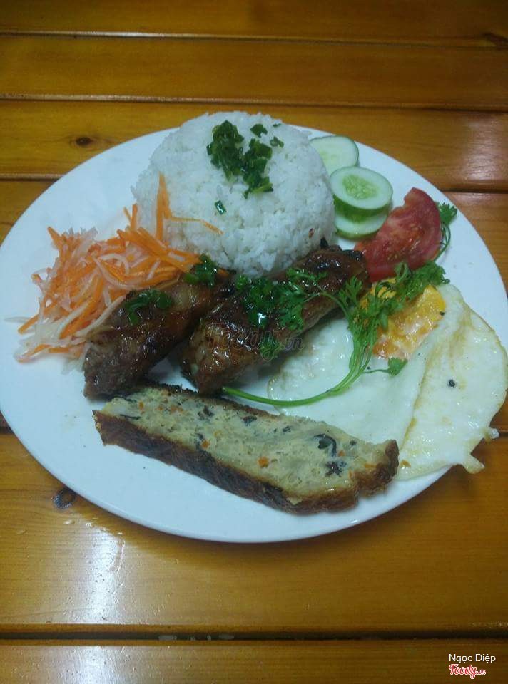 Cơm sườn non nướng + chả trứng + trứng ôpa