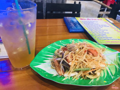 Gỏi Thập cẩm pok pok và trà tắc