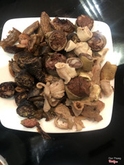 80k lòng luộc+80k lòng rán. Quá ít, toàn dồi, mùa lòng lẫn mà toàn cho dồi vào 