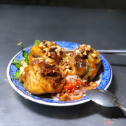 Hột vịt lộn chiên mắm me