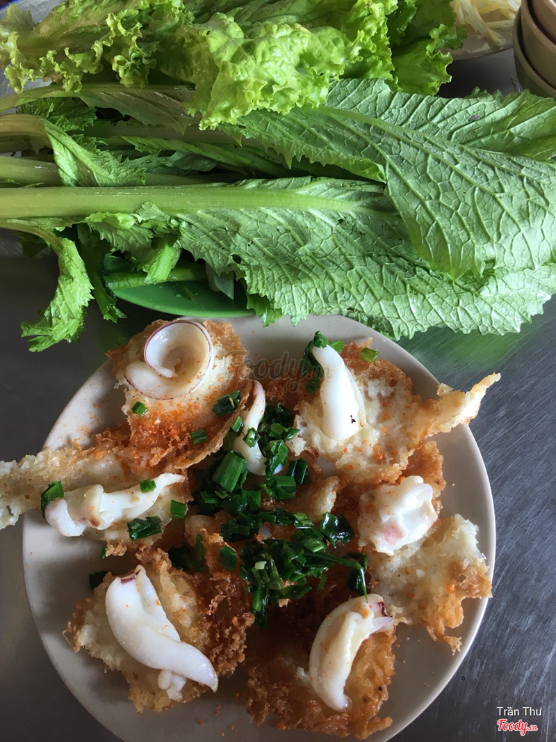 Bánh đổ mỏng, không khéo