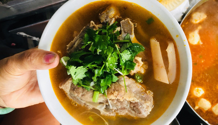 Cô Én - Bánh Canh & Súp Xương Chả