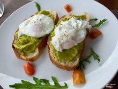 ggs benedict with asparagus