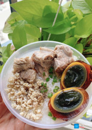 Cháo thập cẩm trứng bắc thảo