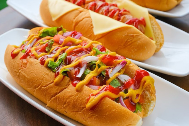 Hotdog AT - Bánh Mì, Mì Ý & Nước Ép - Nguyễn Ái Quốc