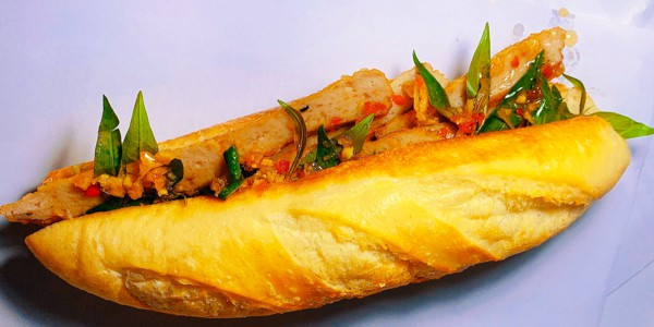 Bánh Mỳ Chả Cá Thu - Ngọc Hà