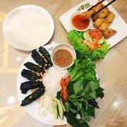Bò cuốn lá lốt và chả giò