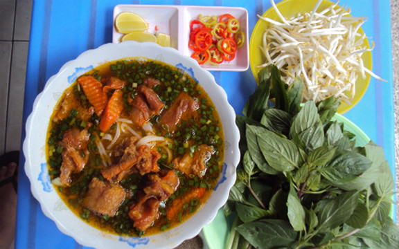 Cô Nga - Bánh Mì & Hủ Tiếu Bò Kho