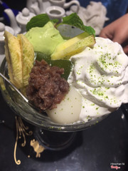 Matcha Parfait - món tráng miệng của Nhật , có bánh trôi vs đậu đỏ , ăn ngon mà nhiều nữa , khung cảnh mang đậm chất nhật từ ngày xưa 
