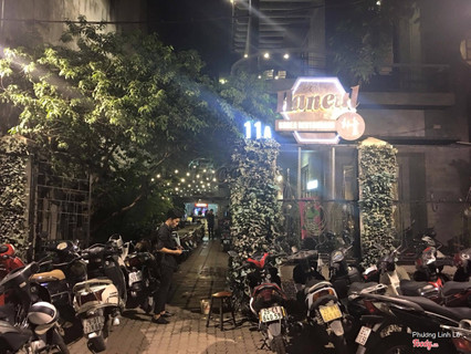 Nhà hàng Haneul ❤️ không gian đúng chuẩn Hàn Quốc, đẹp cực ngồi chỗ nào cũng có thể seo phì được ạ :))) Điểm cộng là nhân viên vui tính và nhiệt tình lắm luôn, hôm ý mình đi sinh nhật anh trai có ưu đãi là đặt bàn trên 8 người được tặng bánh sinh nhật. Hôm ý là trung thu luôn ạ. Muốn quay lại đây một lần nữa. Giá cả hợp lý nói chung là đáng đồng tiền lắm ạ :))) 