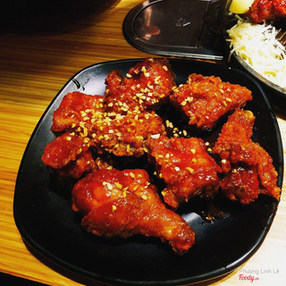 Gà chiên, sốt chua ngọt, da vẫn giòn nhé 