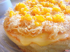 Quán nay có làm thêm bánh bông lan trúng muối sốt phô mai thần thánh nữa nha 