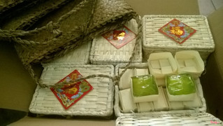 Bánh xu xê lá dứa hộp nan sang chảnh, nguyên liệu thiên nhiên 100%. Giá 80k/ hộp, nhận order tối thiểu từ 1 giỏ ( 4 hộp). Nhận sỉ số lượng lớn giá cực tốt - 094 333 1080